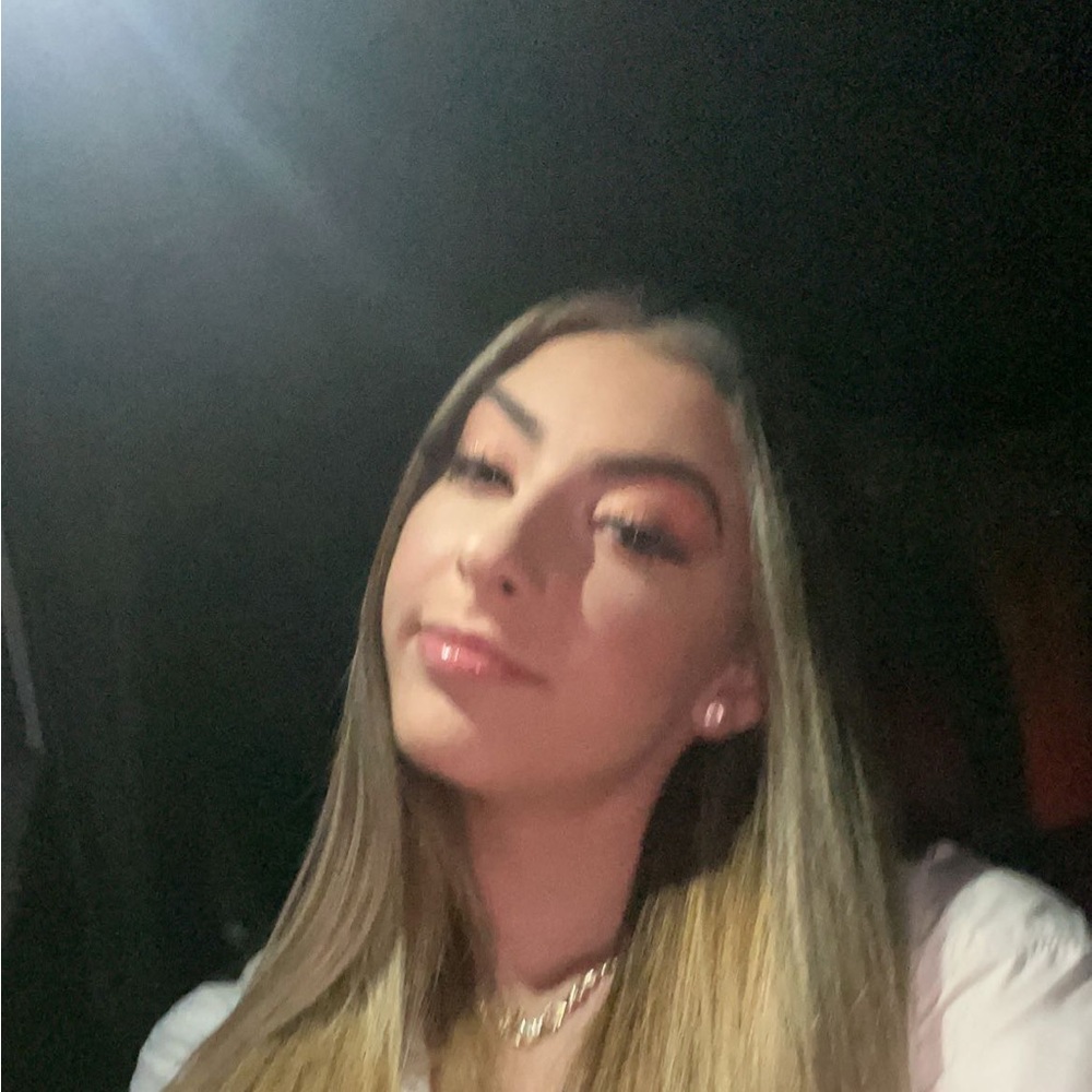 Meet your Posher, Alexia